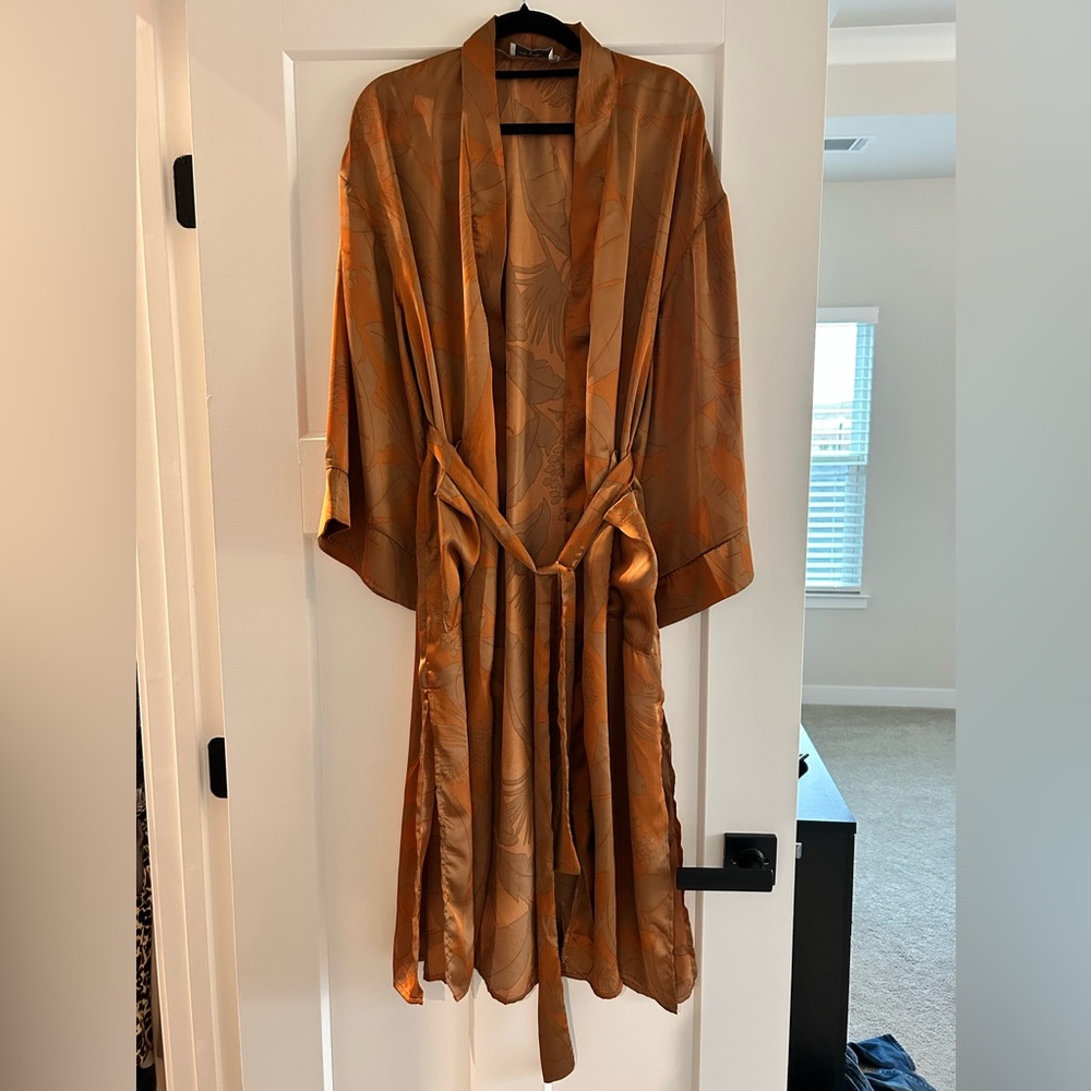 Floral patterned kimono/robe